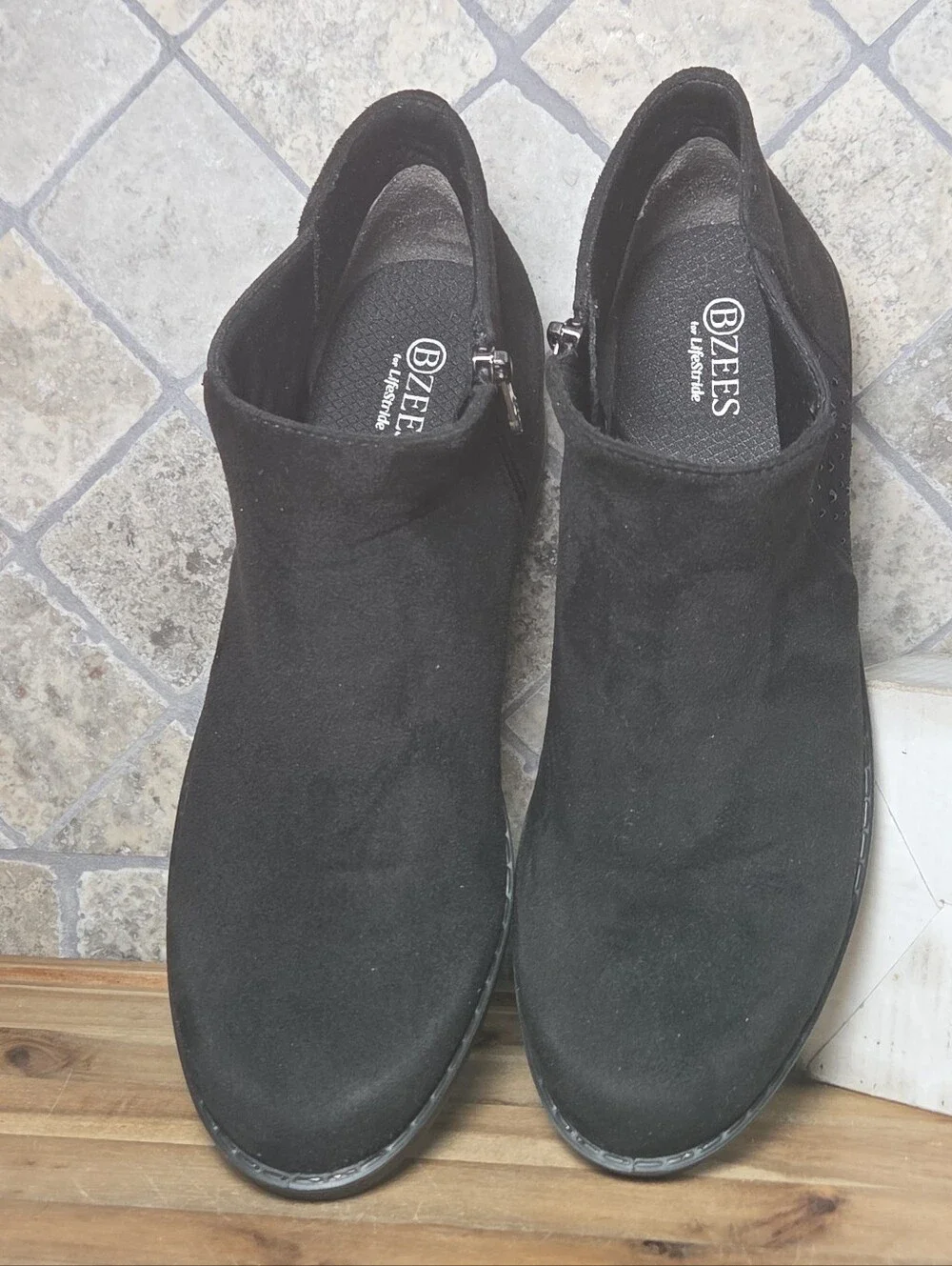 Bzees Outstanding Sparkle Machine Washable Bootie Black 9.5 M